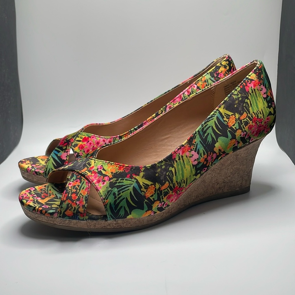 Dexflex Comfort Floral Wedges ~ Women’s 9.5